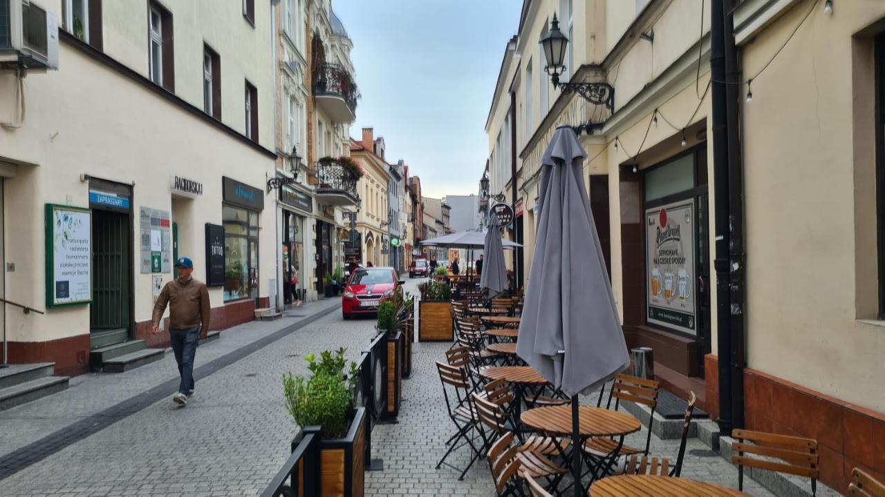 Raciborska Royal Apartment - Miejsce Parkingowe Na Parkingu Strzezonym Hlivice Exteriér fotografie