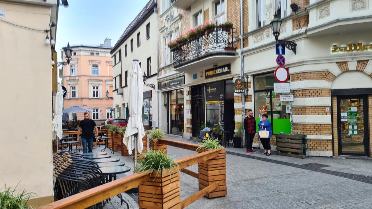 Raciborska Royal Apartment - Miejsce Parkingowe Na Parkingu Strzezonym Hlivice Exteriér fotografie