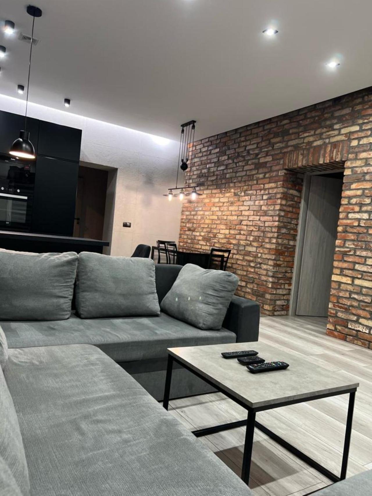 Raciborska Royal Apartment - Miejsce Parkingowe Na Parkingu Strzezonym Hlivice Exteriér fotografie