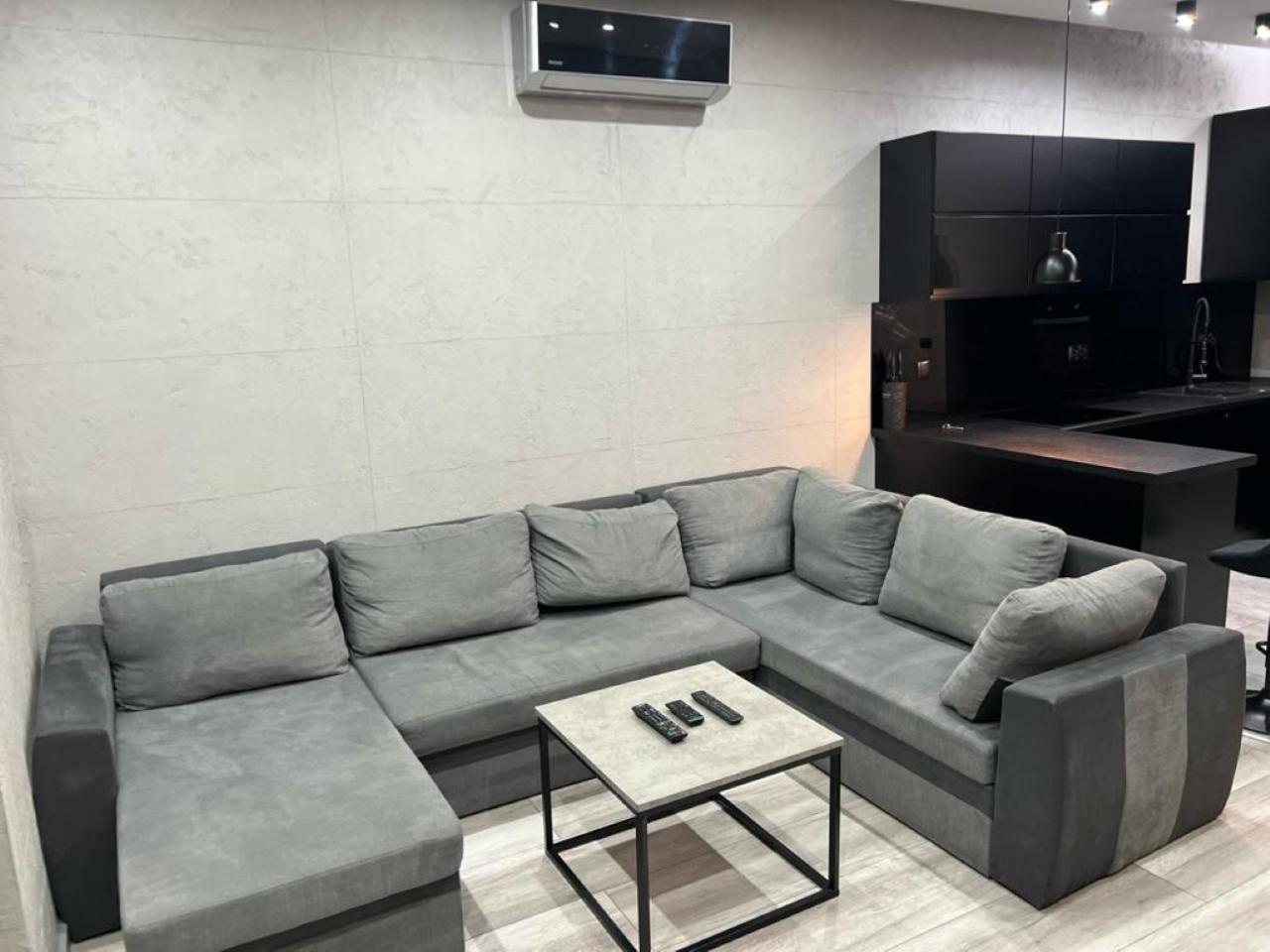Raciborska Royal Apartment - Miejsce Parkingowe Na Parkingu Strzezonym Hlivice Exteriér fotografie